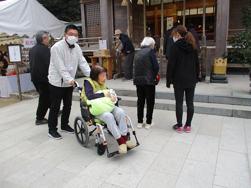 春日神社へ初詣 デイサービスまつの樹